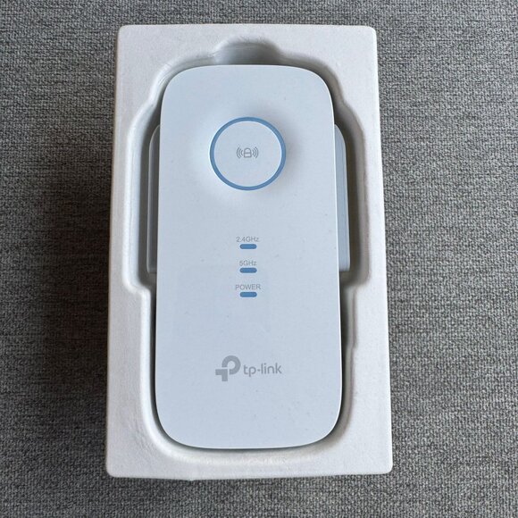 TP-Link AC1900 WiFi Extender Covers Up to 2800 Sq.ft  New with open box - Picture 7 of 10